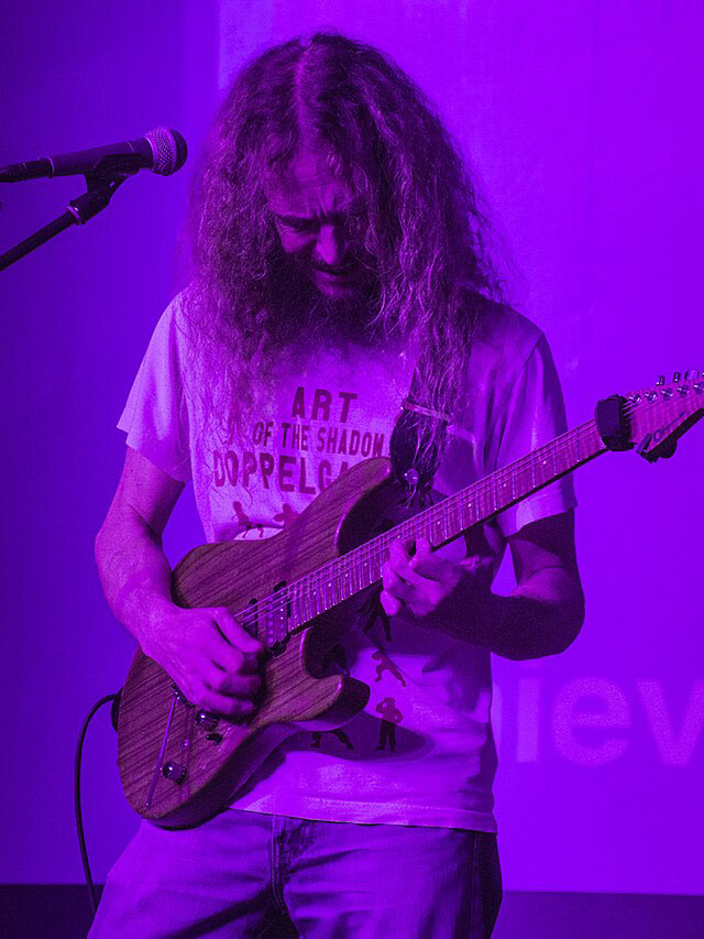 La svolta digitale di Guthrie Govan